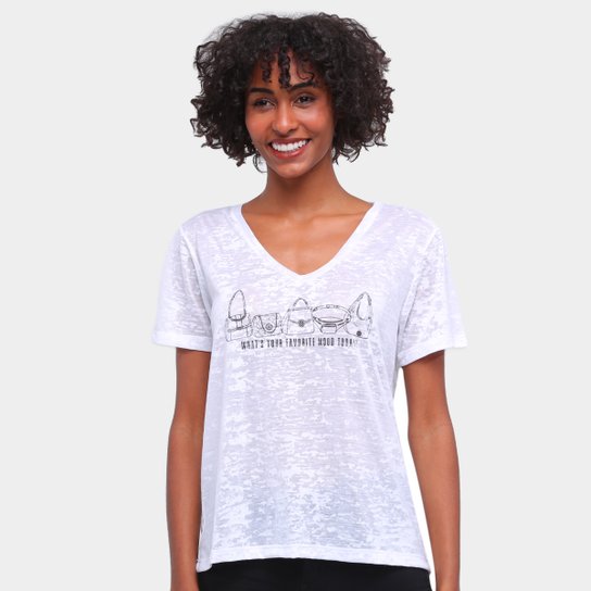 Camiseta Carmim Gola V Flamê Estampada Feminina - Off White