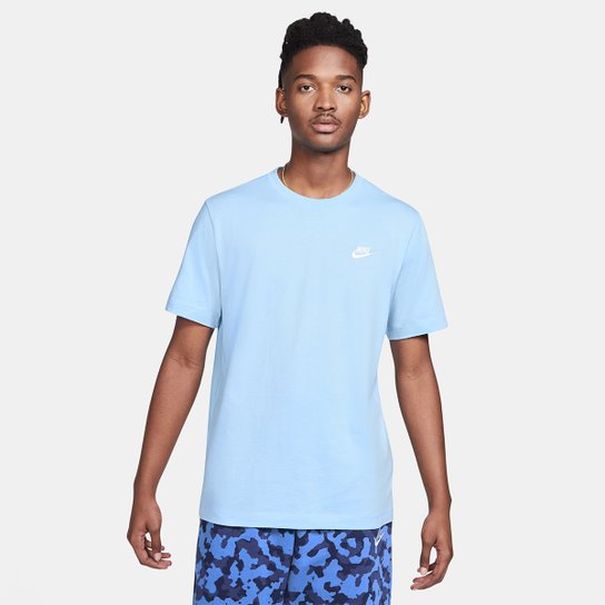 Camiseta Nike Sportswear Club Masculina - Azul Claro+Branco