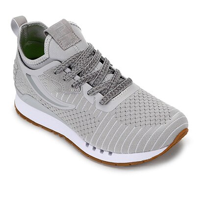 tenis com a frente larga